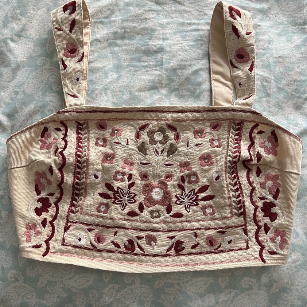 Lulu’s Beige Embroidered Sleeveless Crop Top